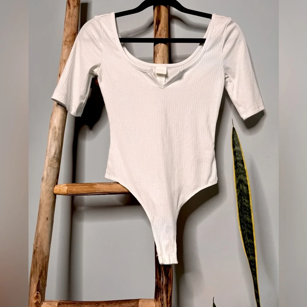 H&M Ribbed V-Neck Bodysuit - Picture 6 of 11
